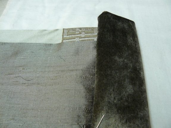 Difficult fabrics hemming the side hem of the panel.