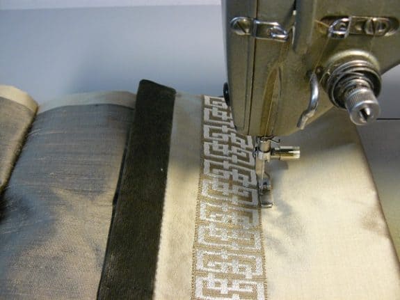 The difficult fabrics narrow band looks beautiful.