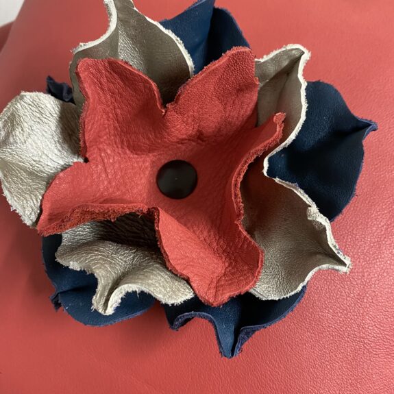Leather flower with a snap